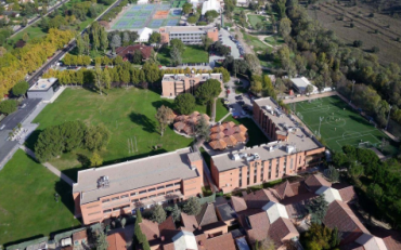 卡米洛何塞塞拉大学